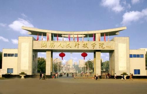 湖南兩所知名大學(xué)共同選購濾中濾開水器62臺(tái)